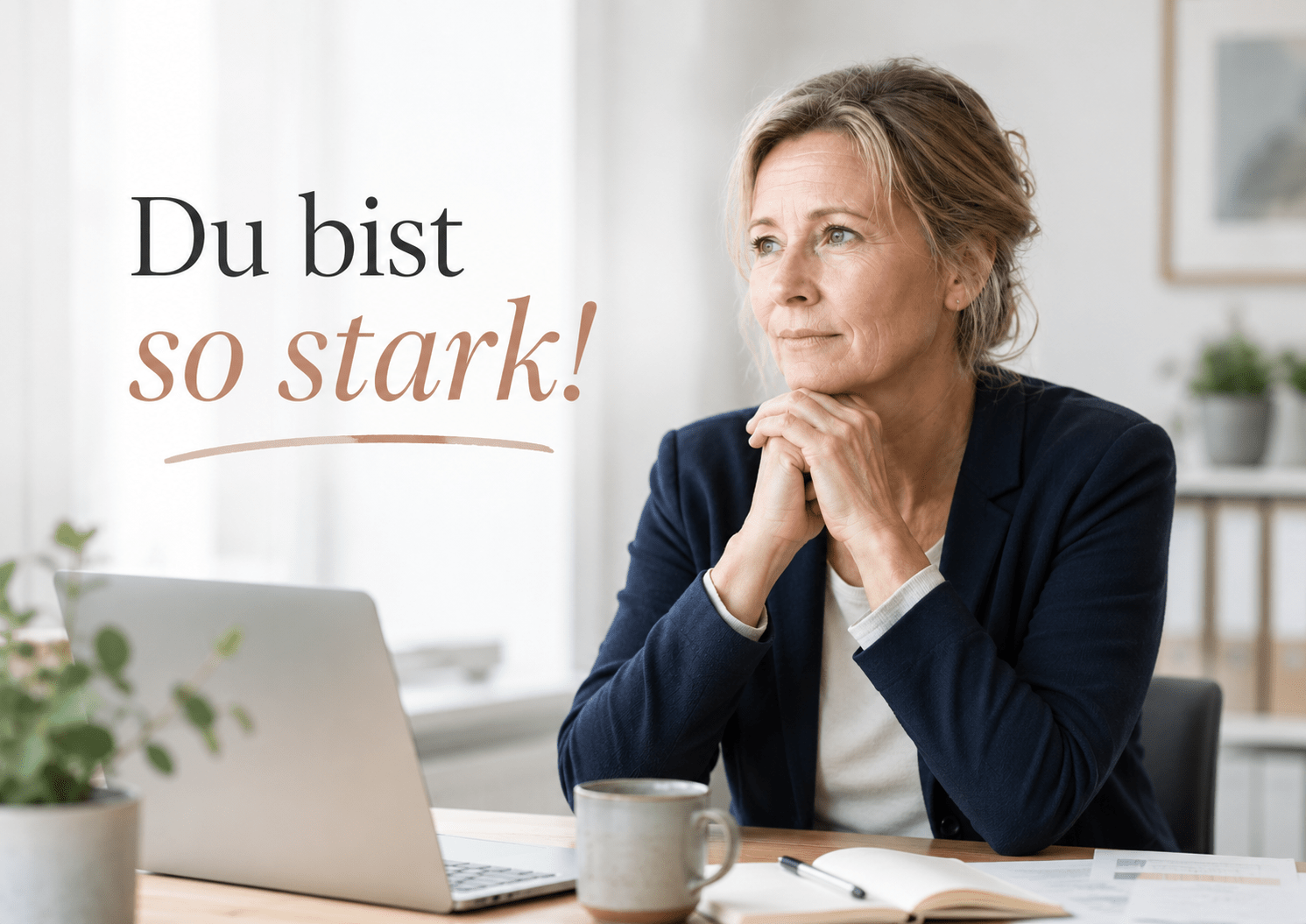 Trauernde Führungskraft wirkt im Büro stark, obwohl sie innerlich erschöpft ist